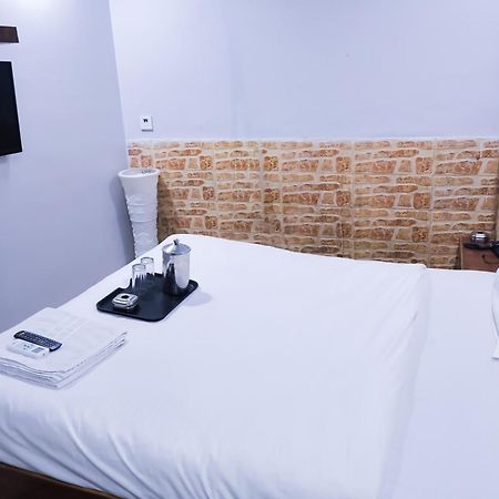 Mannat Stay Hotel - Laxmi Nagar New Delhi Exteriör bild