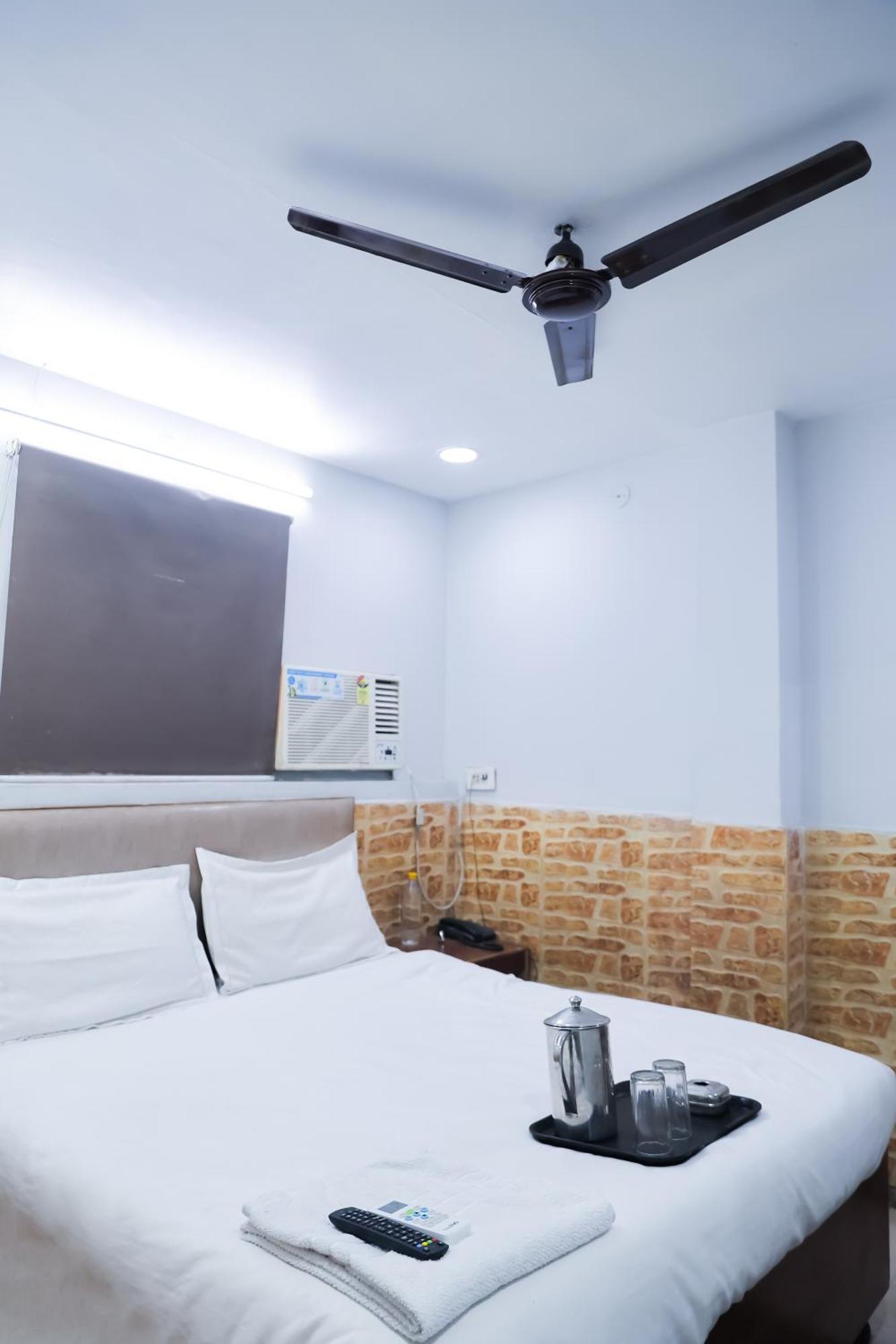 Mannat Stay Hotel - Laxmi Nagar New Delhi Exteriör bild