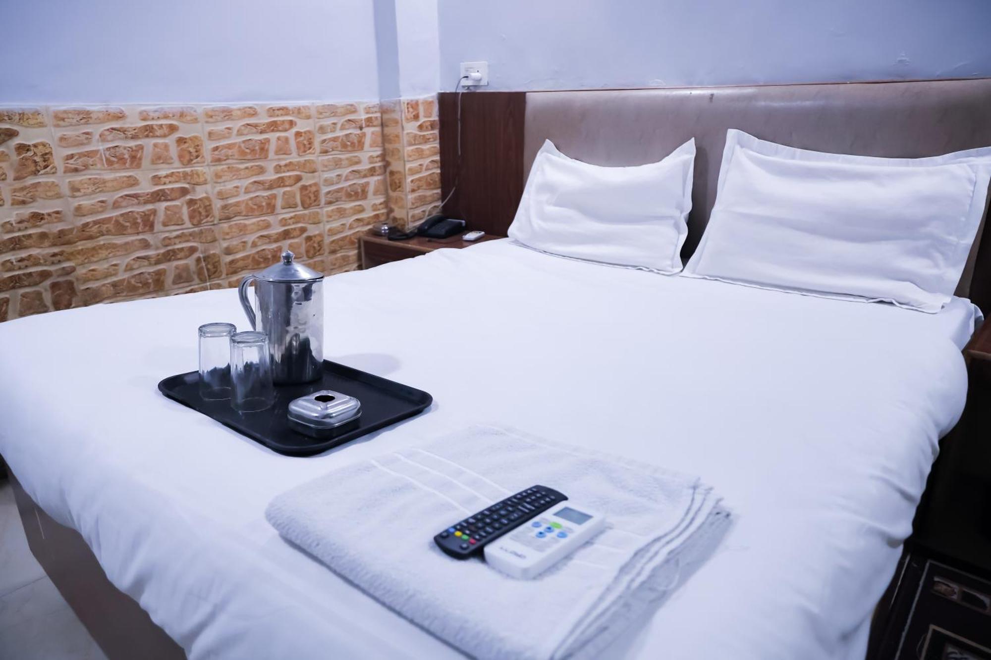 Mannat Stay Hotel - Laxmi Nagar New Delhi Exteriör bild