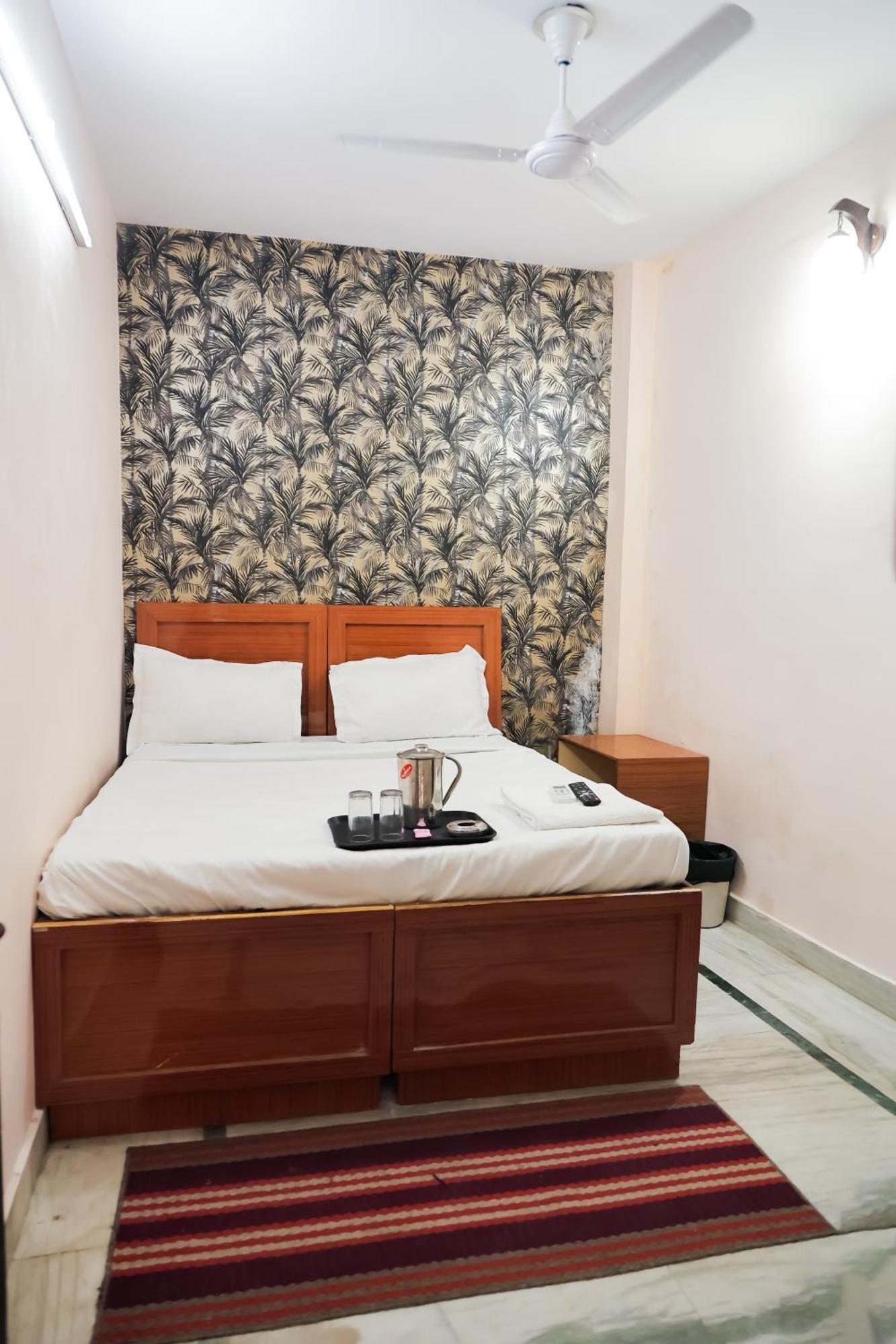 Mannat Stay Hotel - Laxmi Nagar New Delhi Exteriör bild