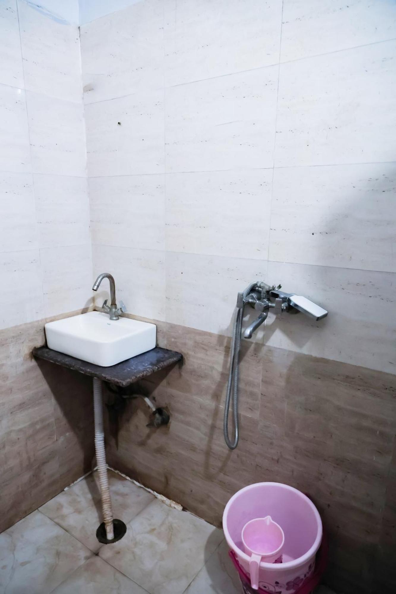 Mannat Stay Hotel - Laxmi Nagar New Delhi Exteriör bild