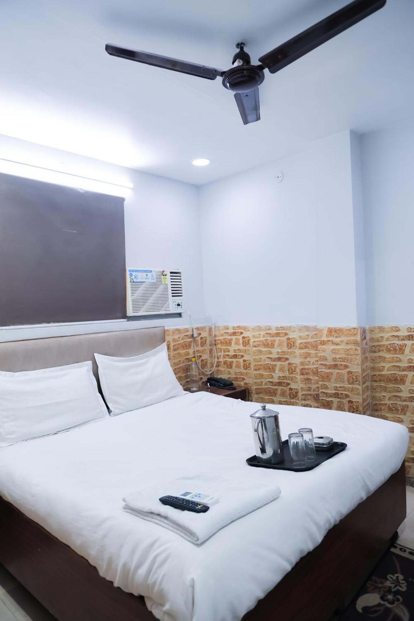 Mannat Stay Hotel - Laxmi Nagar New Delhi Exteriör bild
