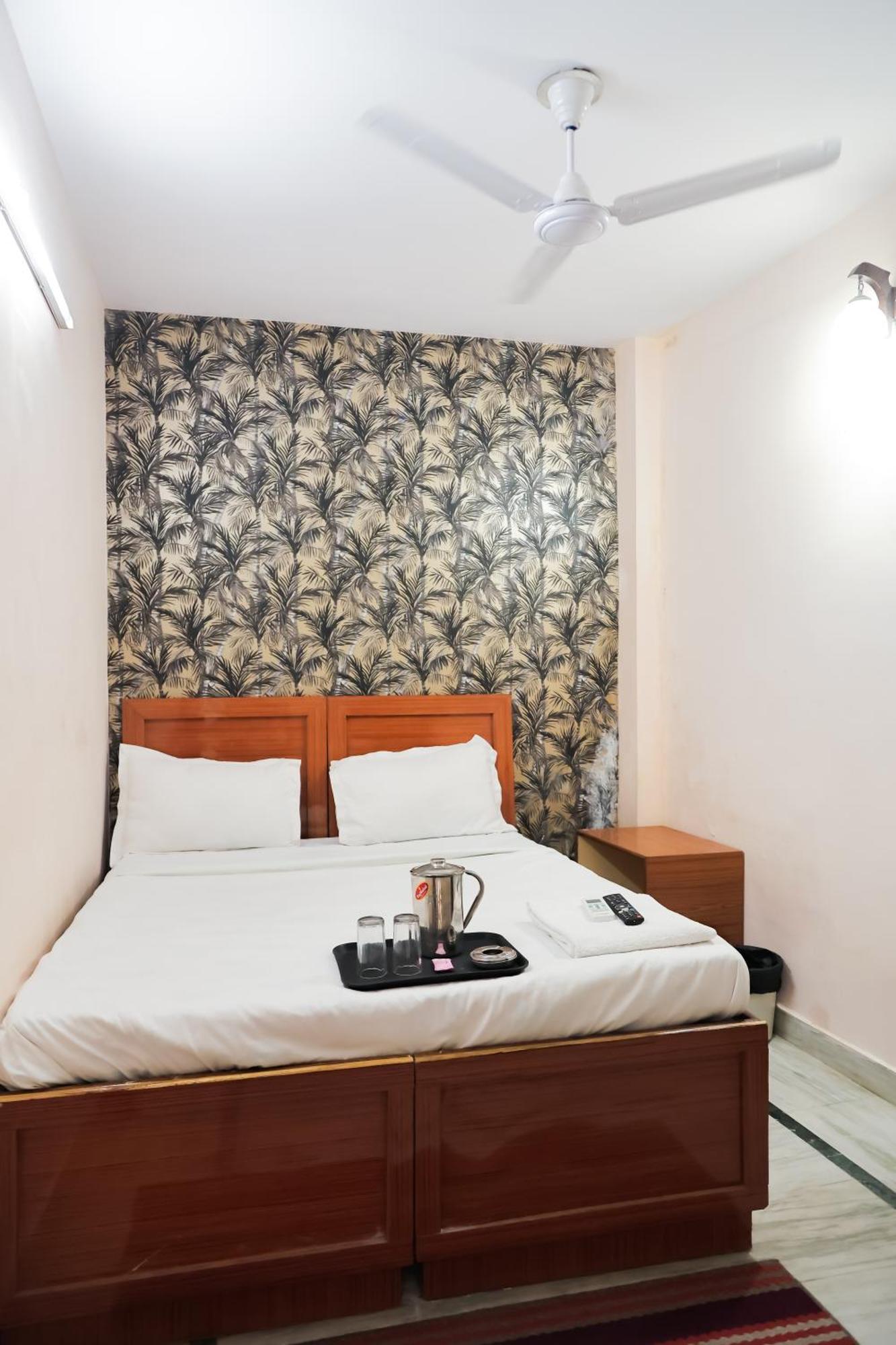 Mannat Stay Hotel - Laxmi Nagar New Delhi Exteriör bild