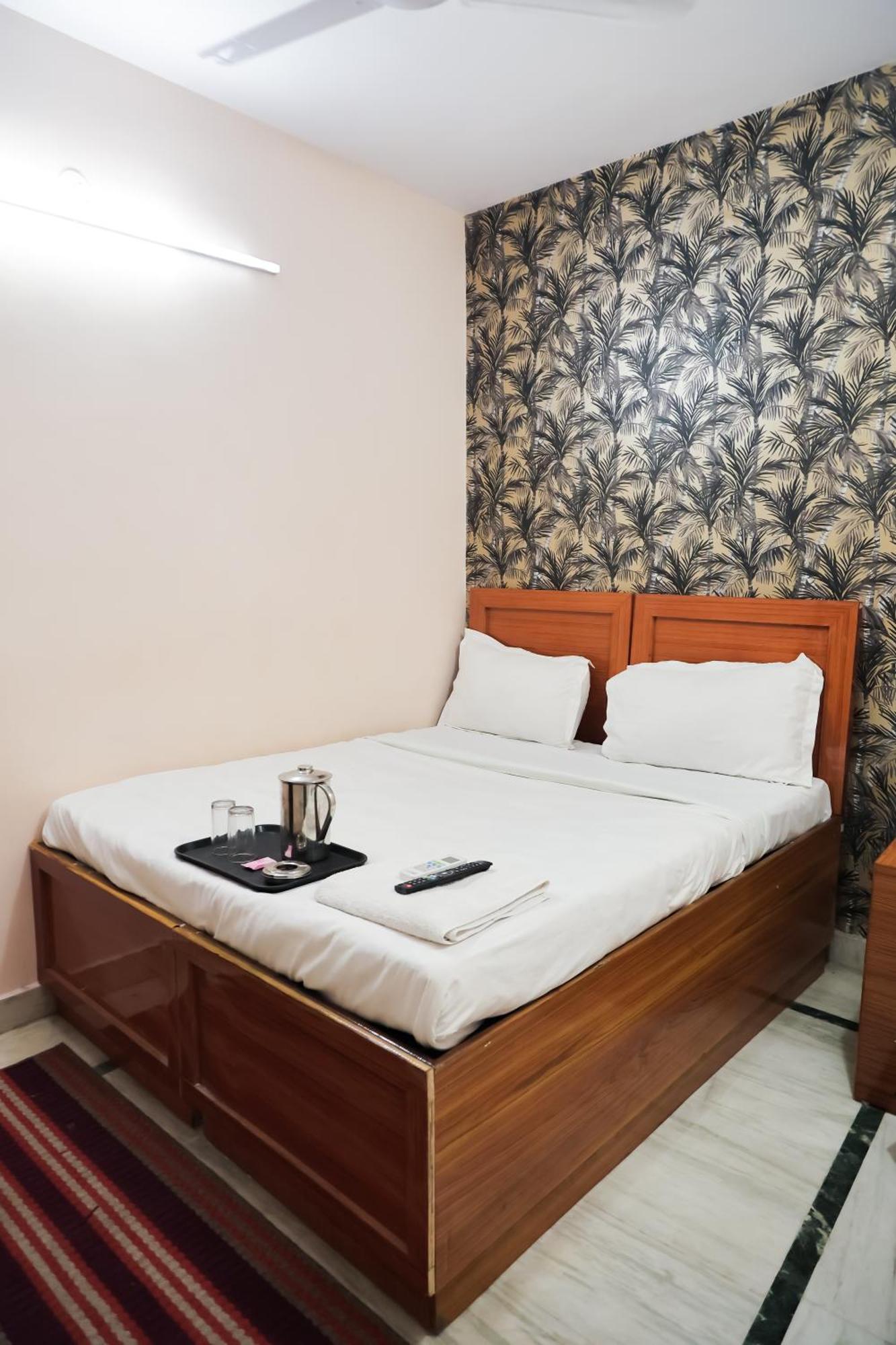 Mannat Stay Hotel - Laxmi Nagar New Delhi Exteriör bild