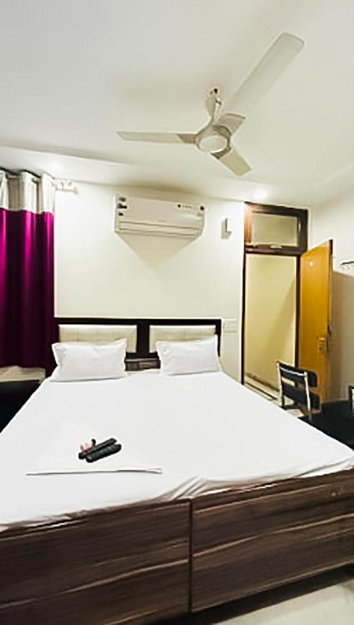 Mannat Stay Hotel - Laxmi Nagar New Delhi Exteriör bild