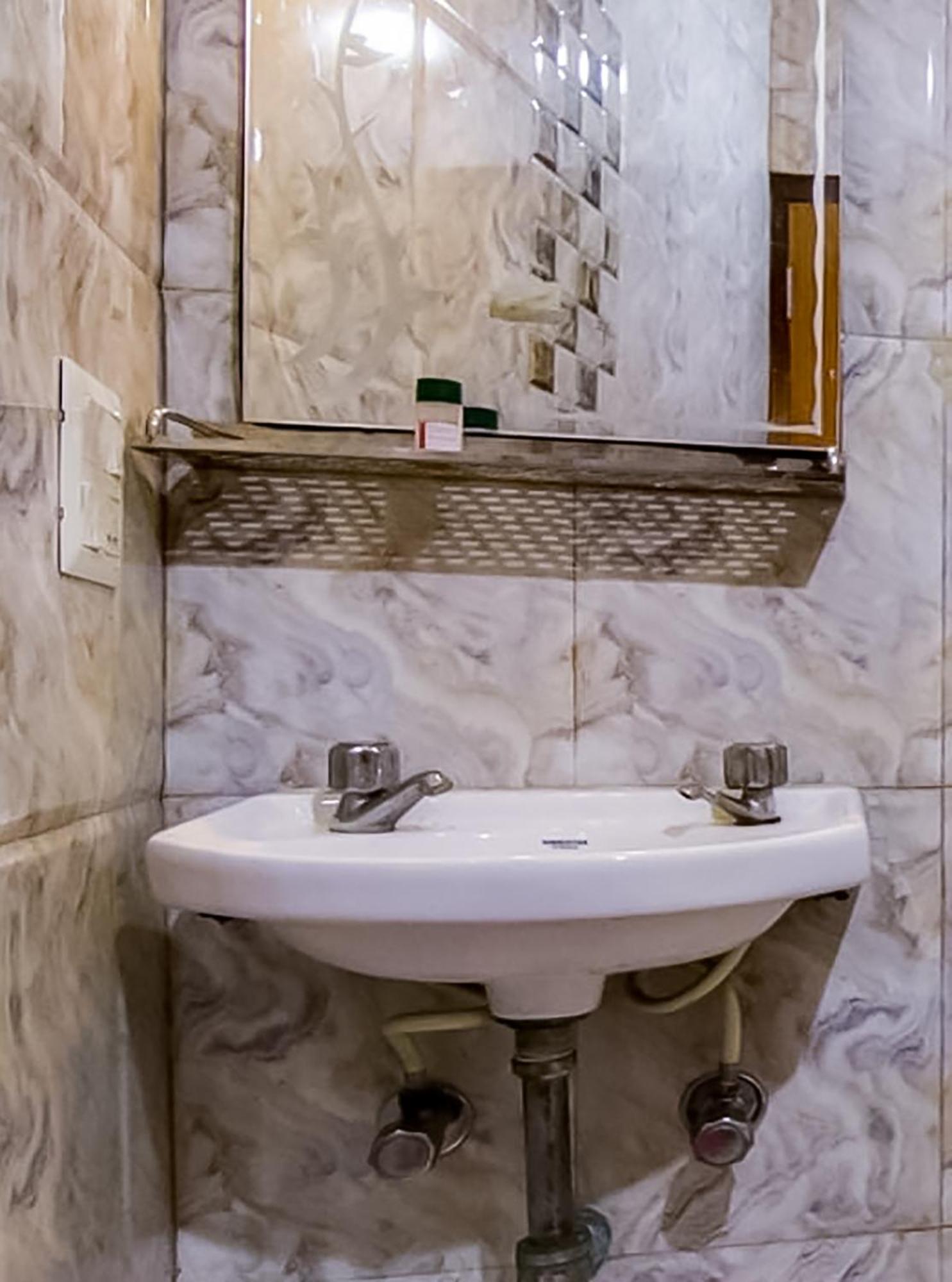 Mannat Stay Hotel - Laxmi Nagar New Delhi Exteriör bild